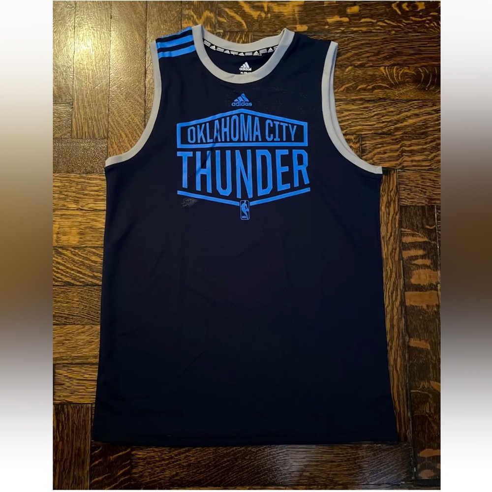 New. Adidas Oklahoma City Thunder Boys Blue Warm Up Sleeveless Jersey Size XL/18